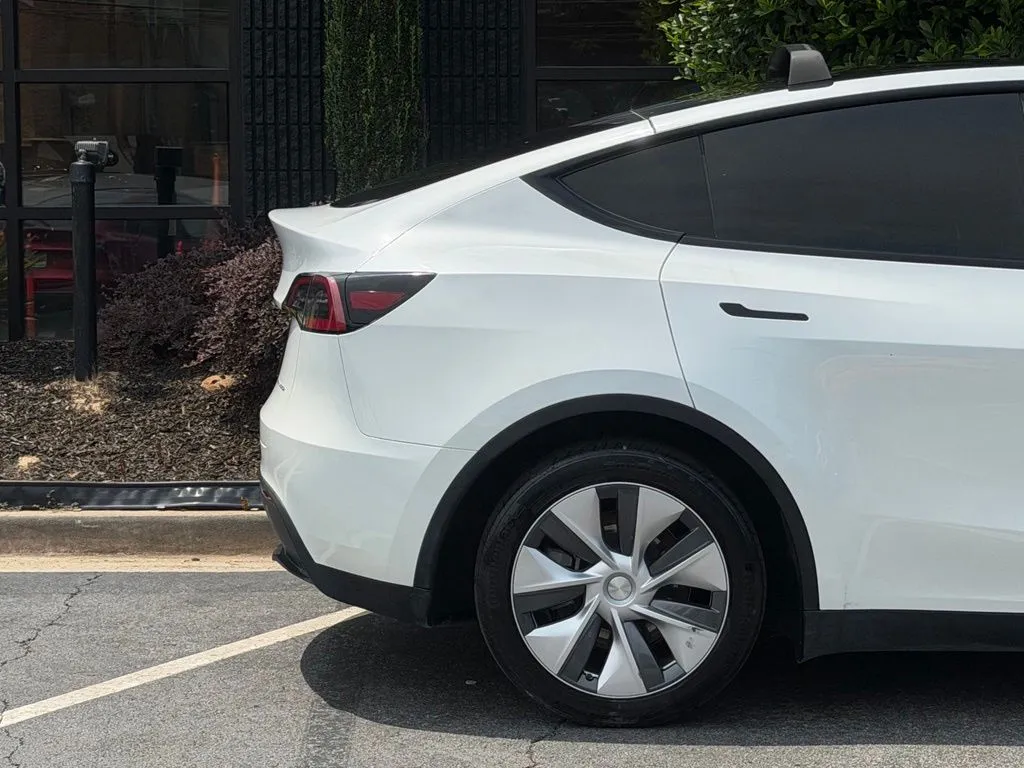 Tesla Model Y photo 22