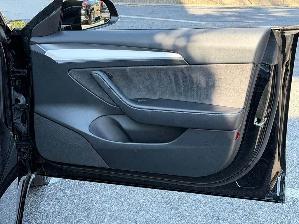Tesla Model 3 photo 36