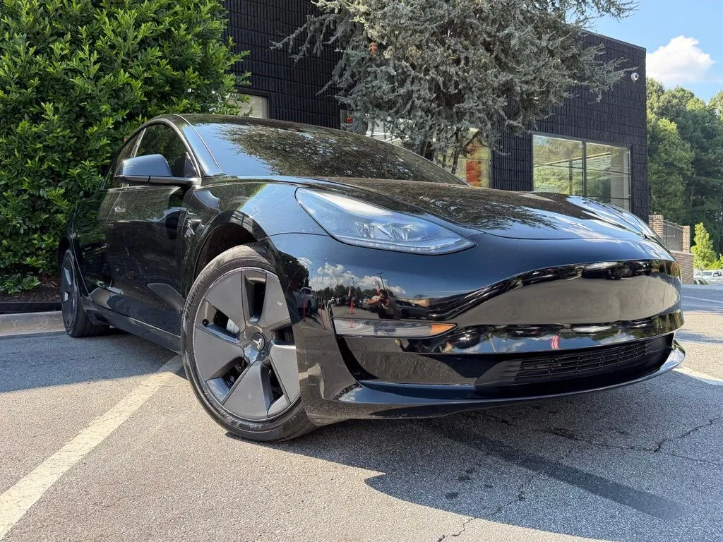 Tesla Model 3 photo 8