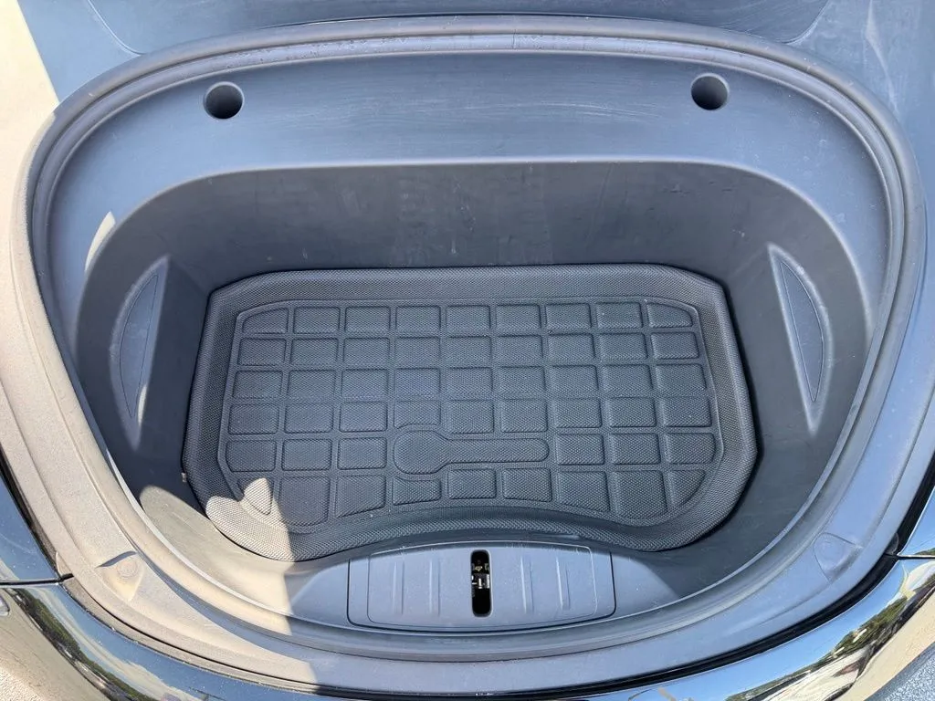 Tesla Model 3 photo 6