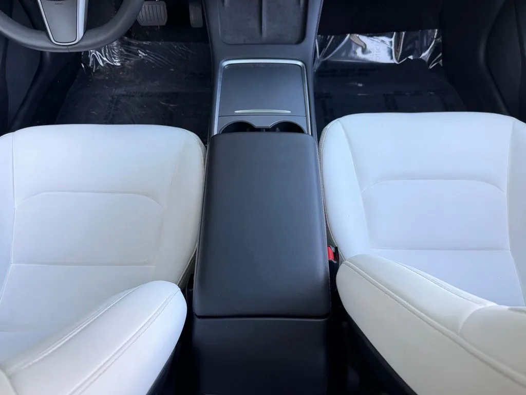 Tesla Model 3 photo 47