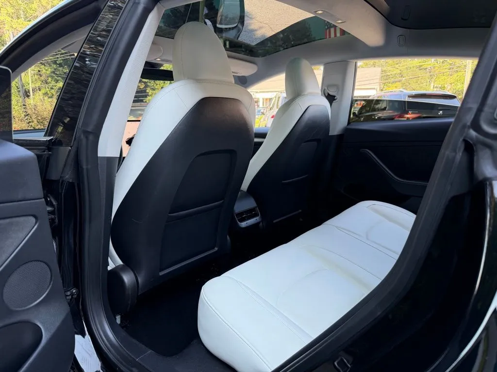 Tesla Model 3 photo 30