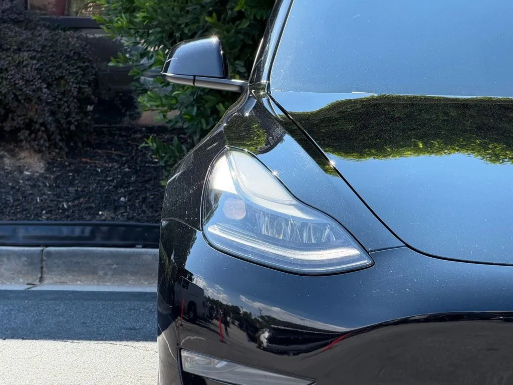Tesla Model 3 photo 4