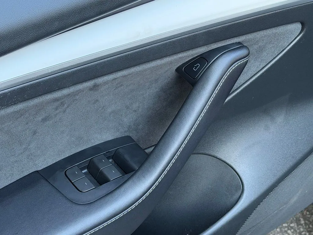 Tesla Model 3 photo 28