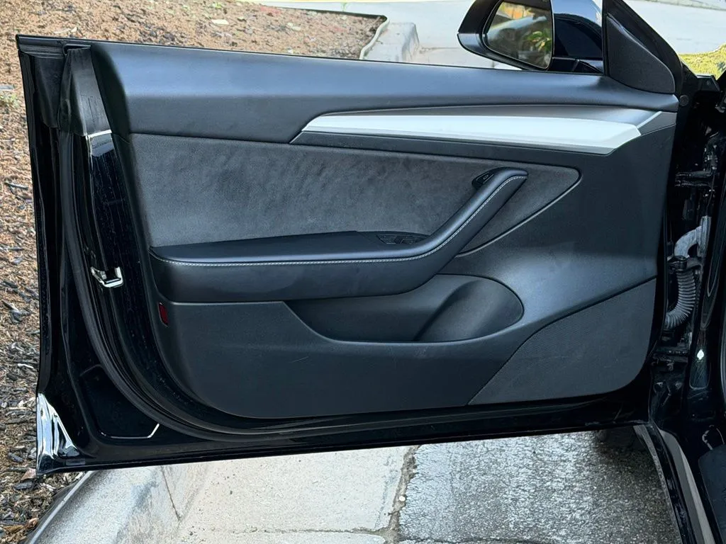 Tesla Model 3 photo 27