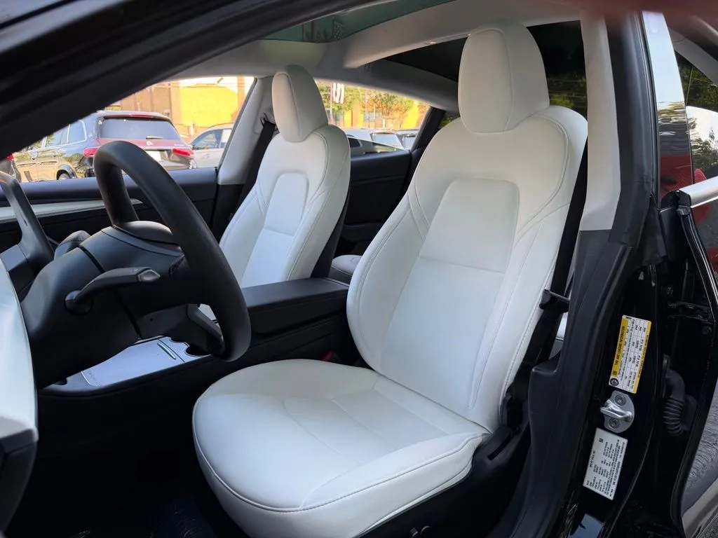 Tesla Model 3 photo 26