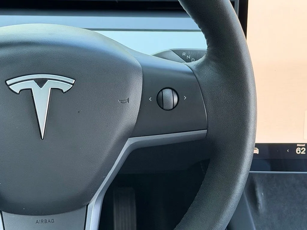 Tesla Model 3 photo 45