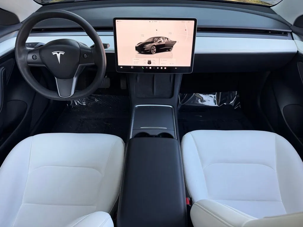 Tesla Model 3 photo 40
