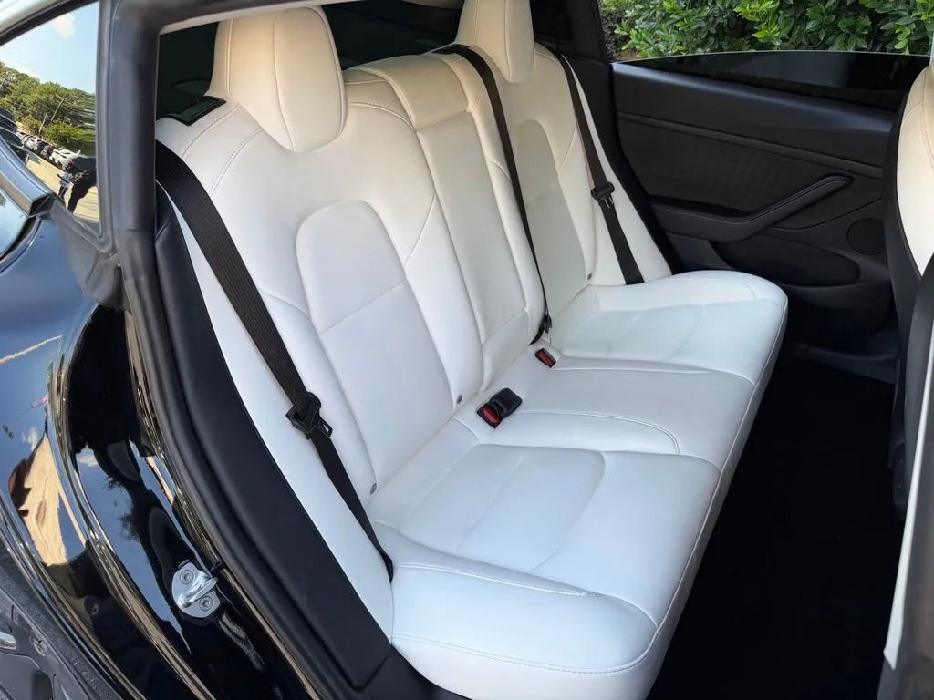 Tesla Model 3 photo 39