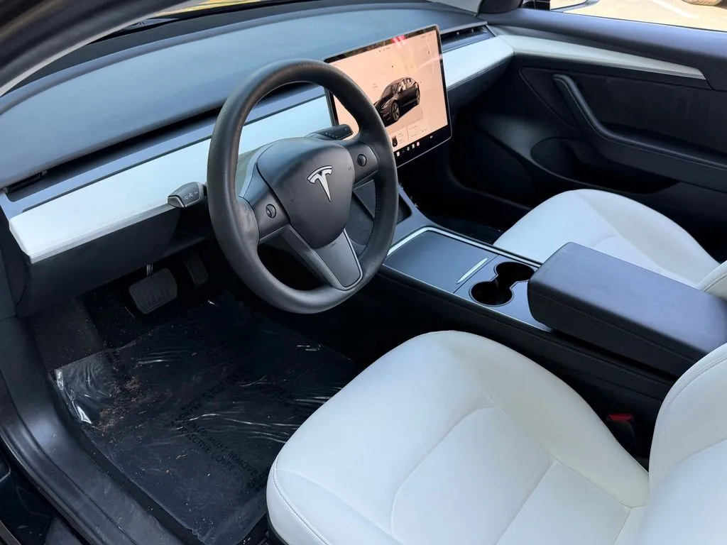 Tesla Model 3 photo 24