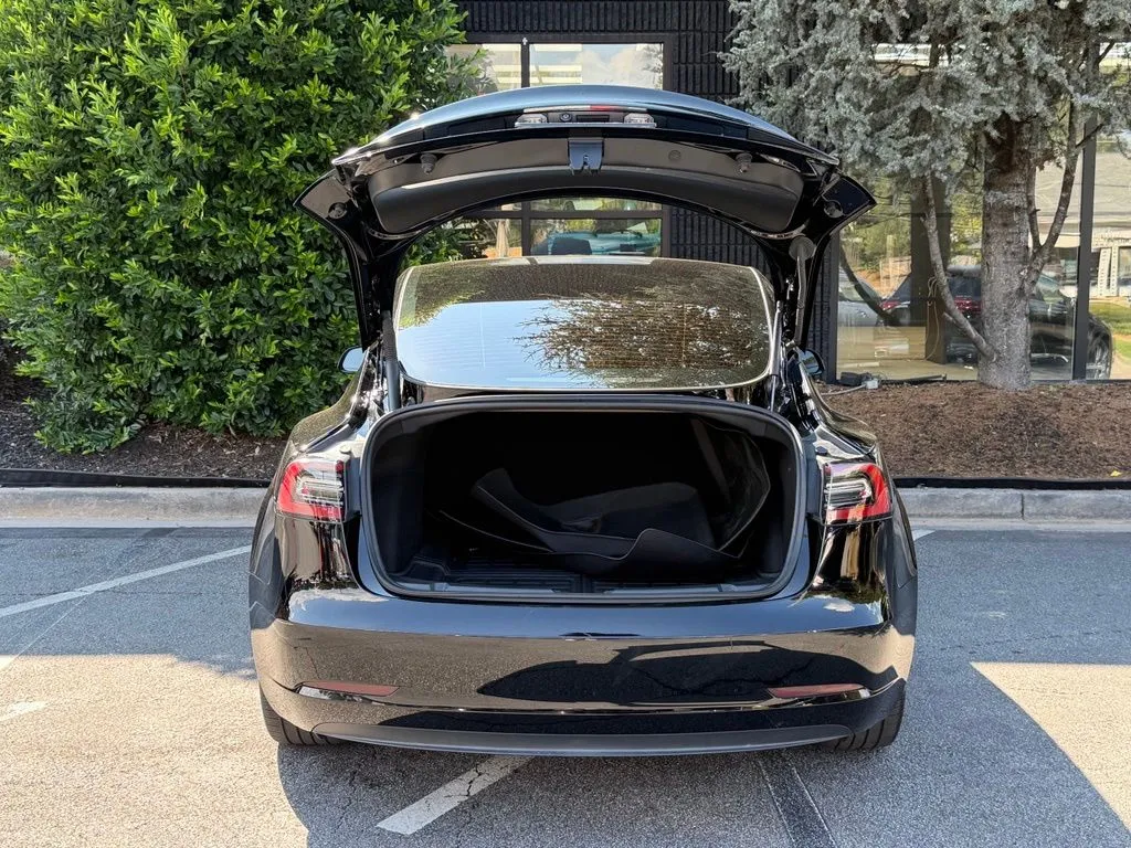 Tesla Model 3 photo 17