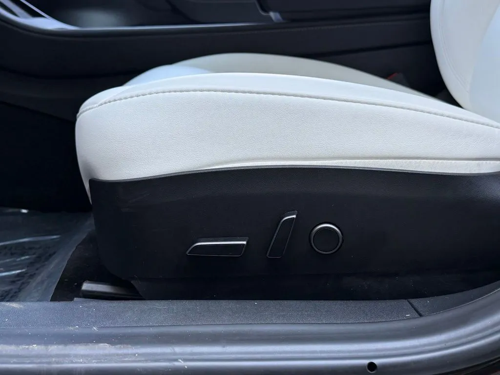 Tesla Model 3 photo 29