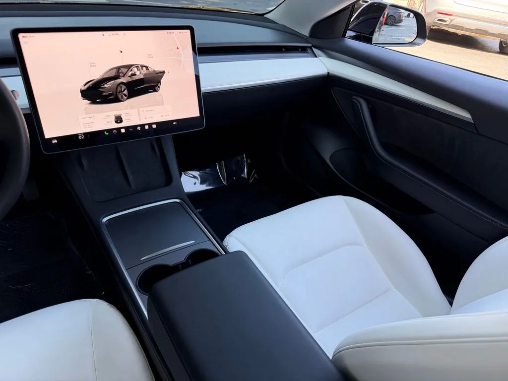 Tesla Model 3 photo 42