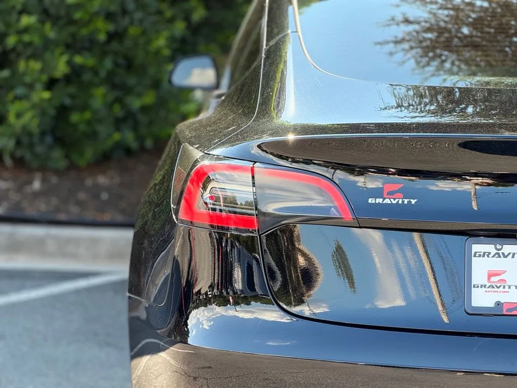 Tesla Model 3 photo 15