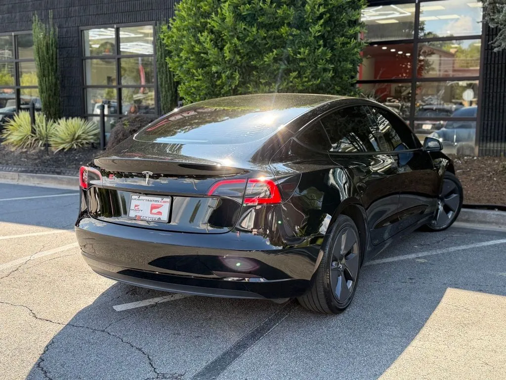 Tesla Model 3 photo 12