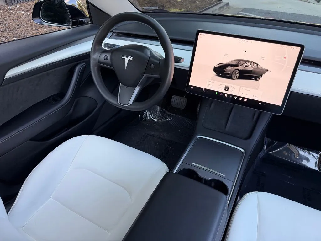 Tesla Model 3 photo 41