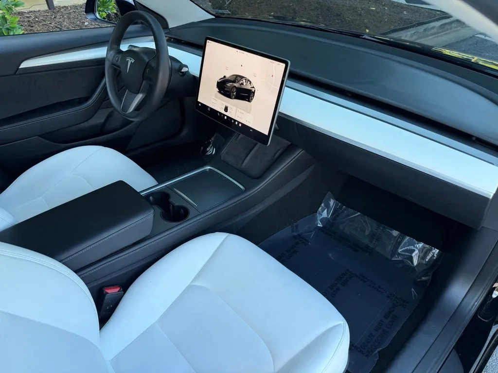 Tesla Model 3 photo 32