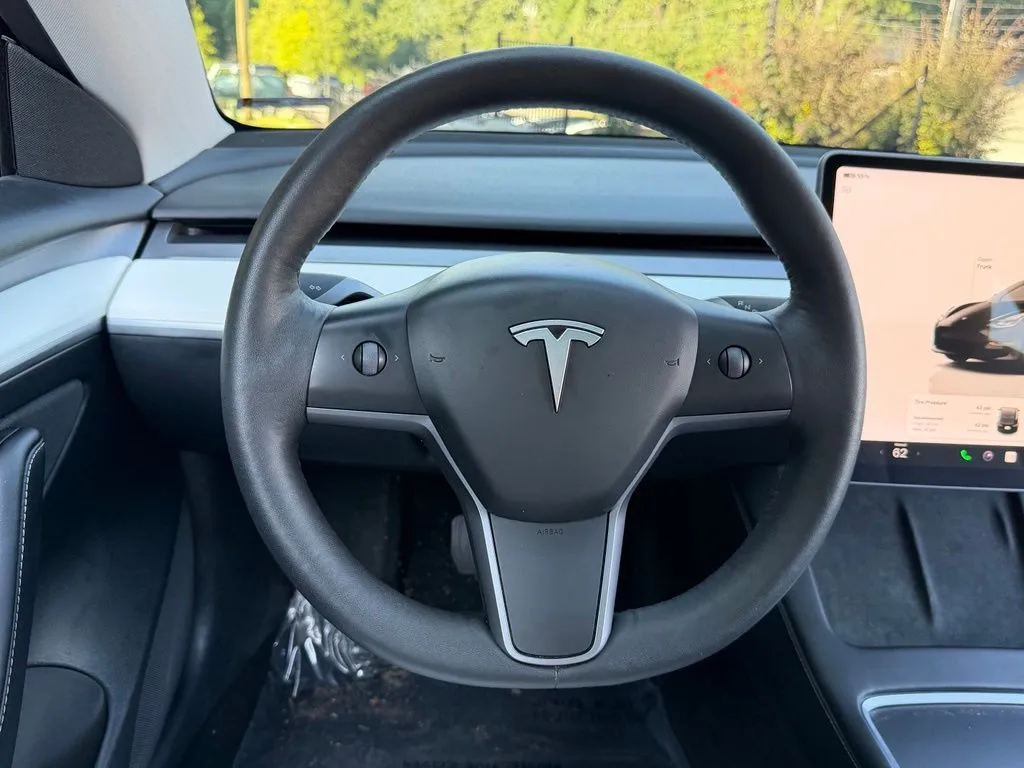 Tesla Model 3 photo 43