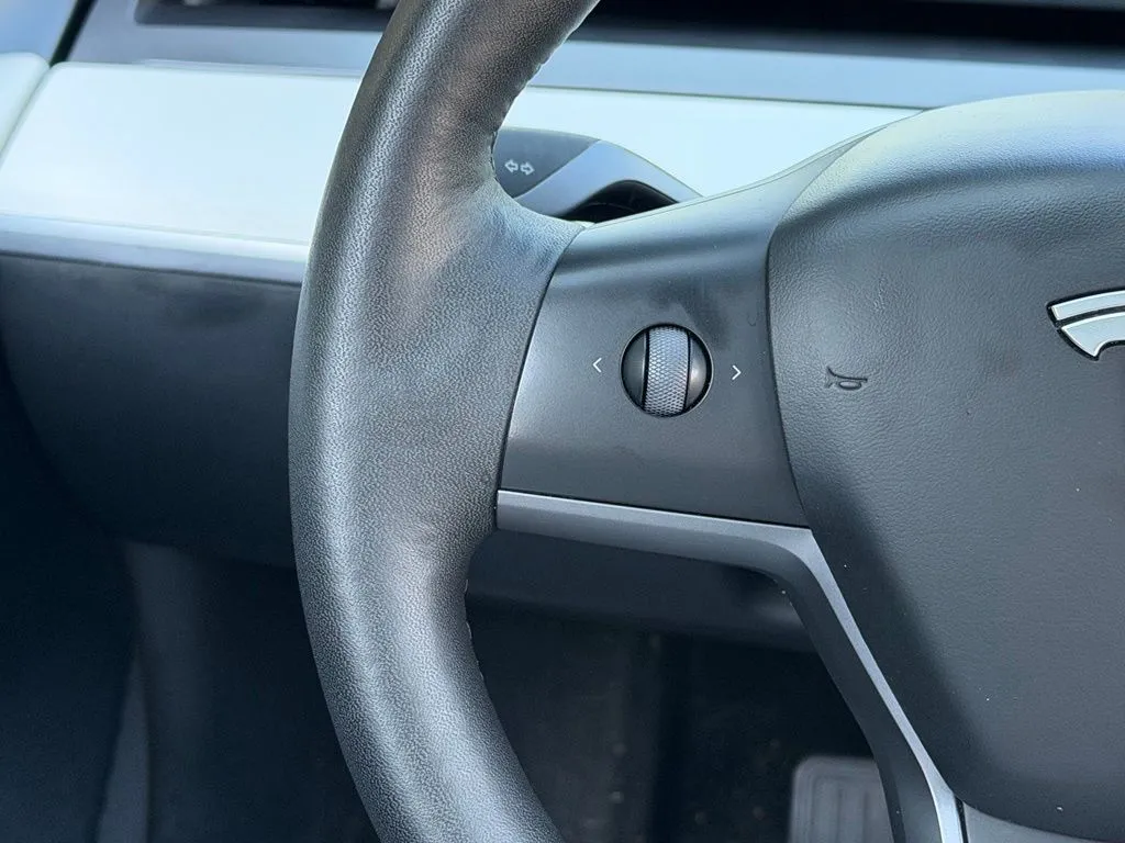 Tesla Model 3 photo 44