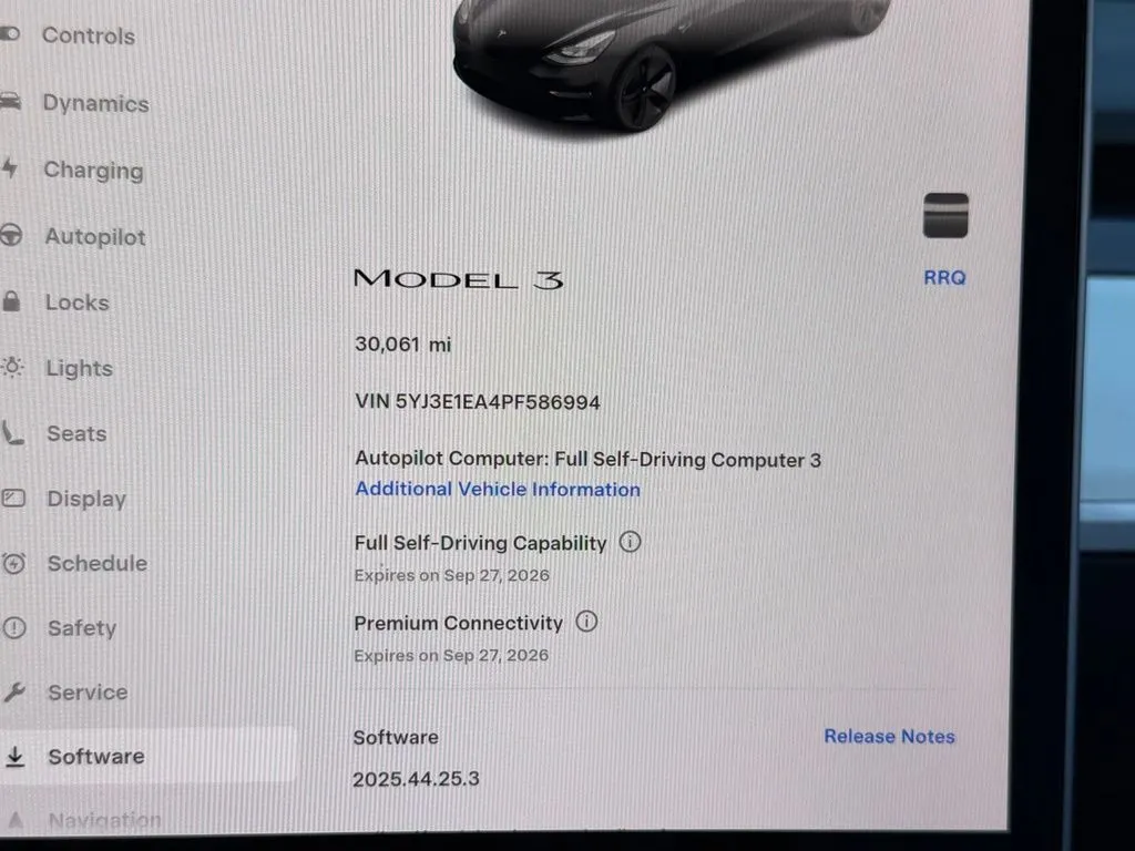 Tesla Model 3 photo 52