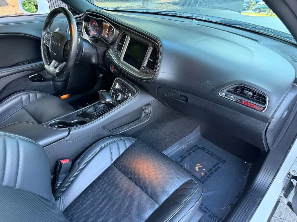 Dodge Challenger photo 31
