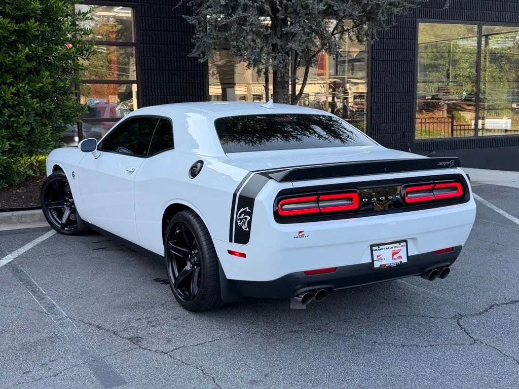 Dodge Challenger photo 19