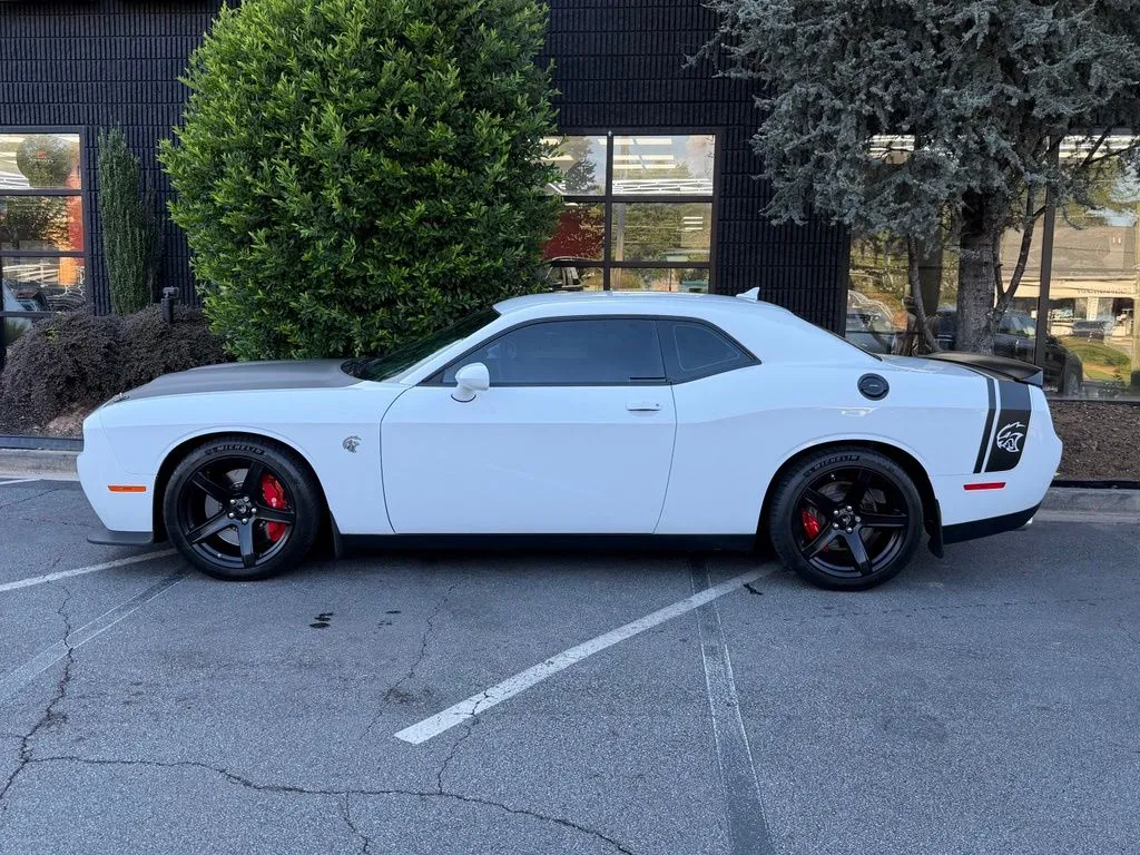 Dodge Challenger photo 9