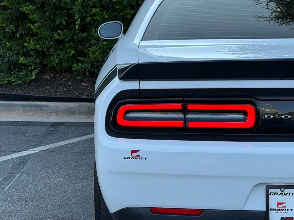 Dodge Challenger photo 15