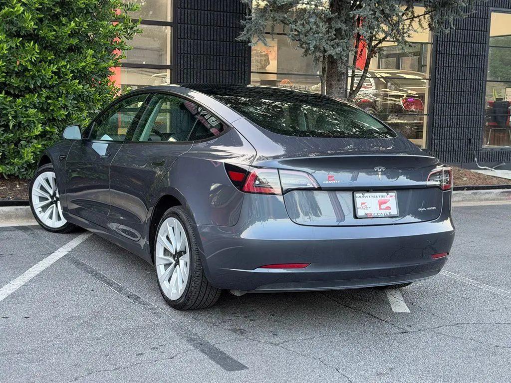 Tesla Model 3 photo 19