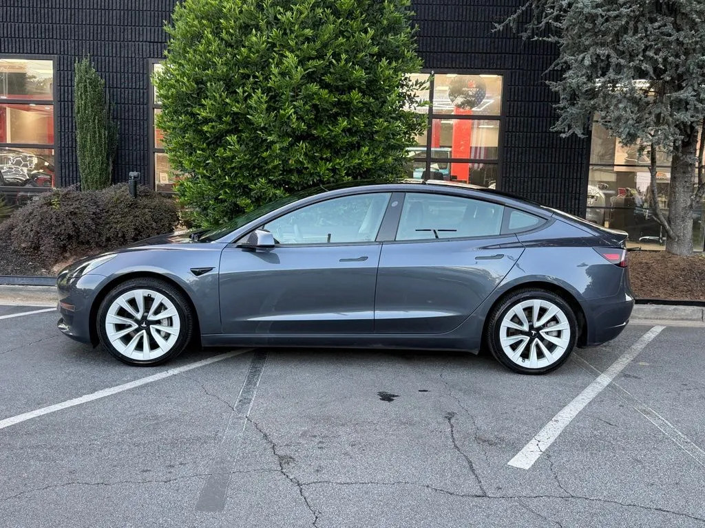 Tesla Model 3 photo 9