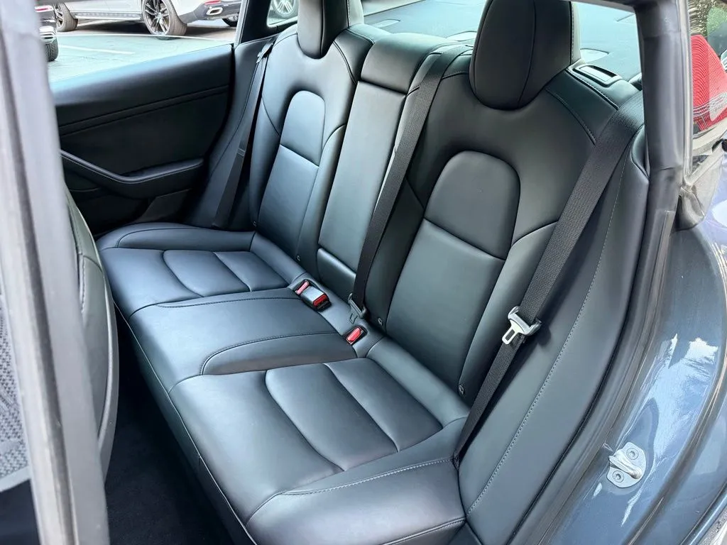 Tesla Model 3 photo 28