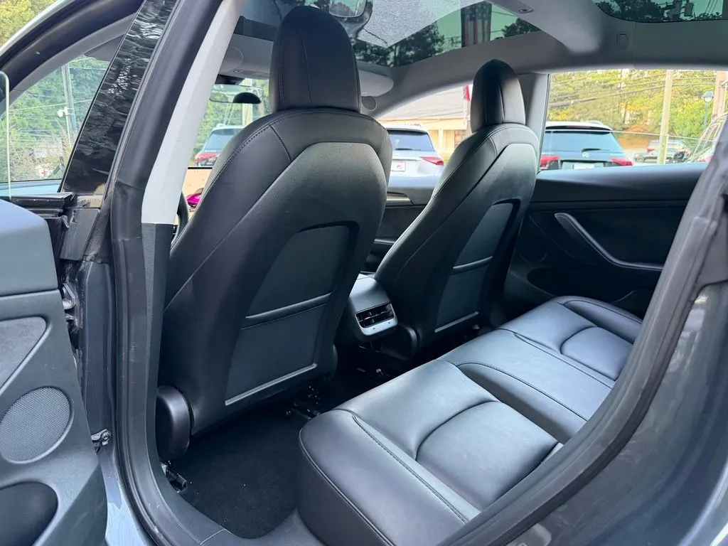 Tesla Model 3 photo 27