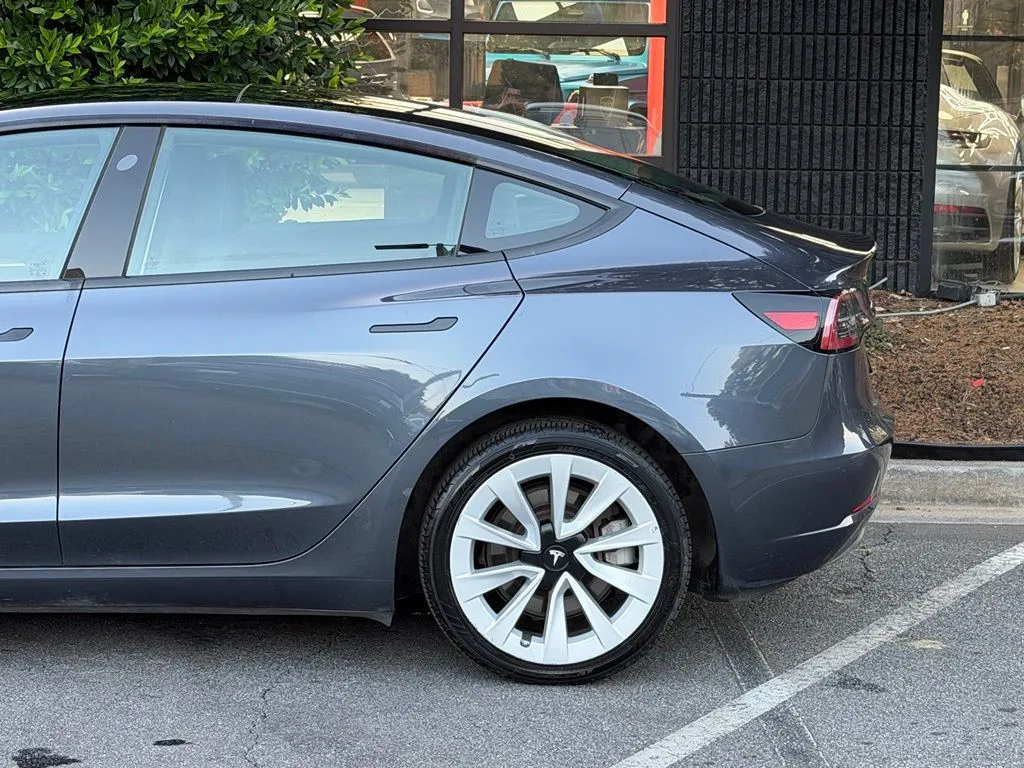 Tesla Model 3 photo 11