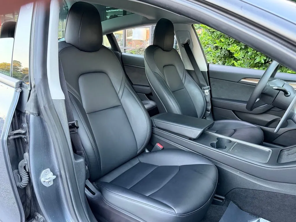Tesla Model 3 photo 31