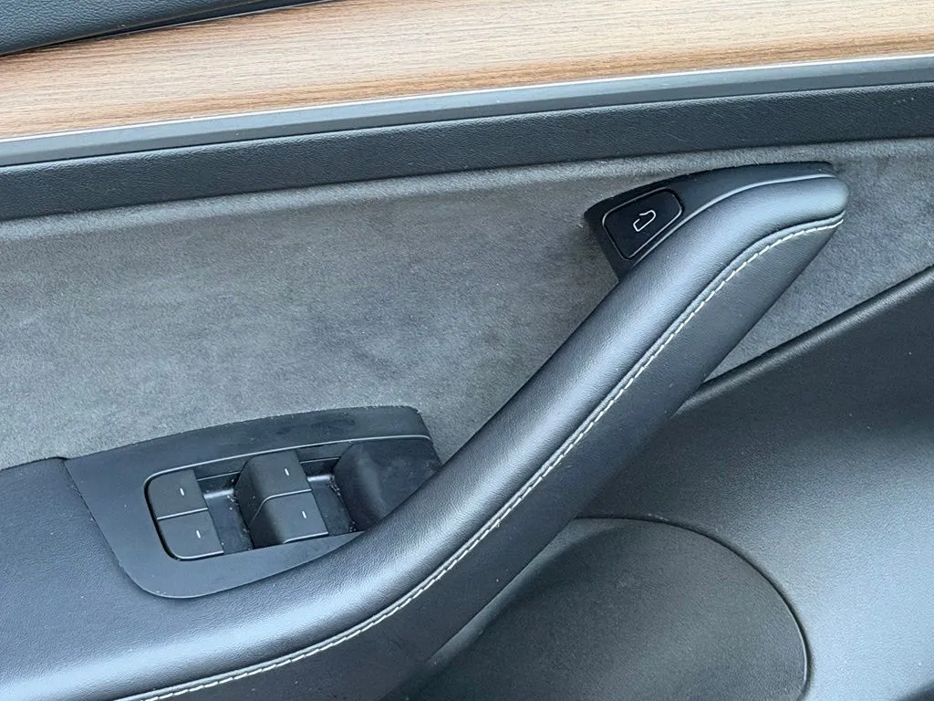 Tesla Model 3 photo 26