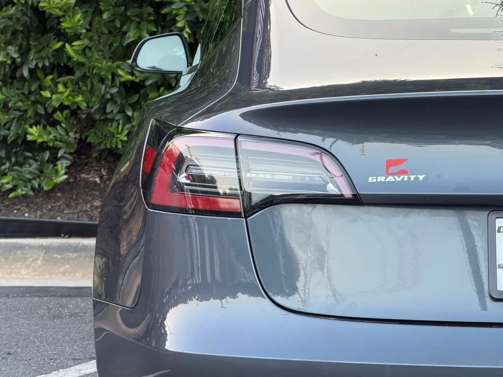 Tesla Model 3 photo 15