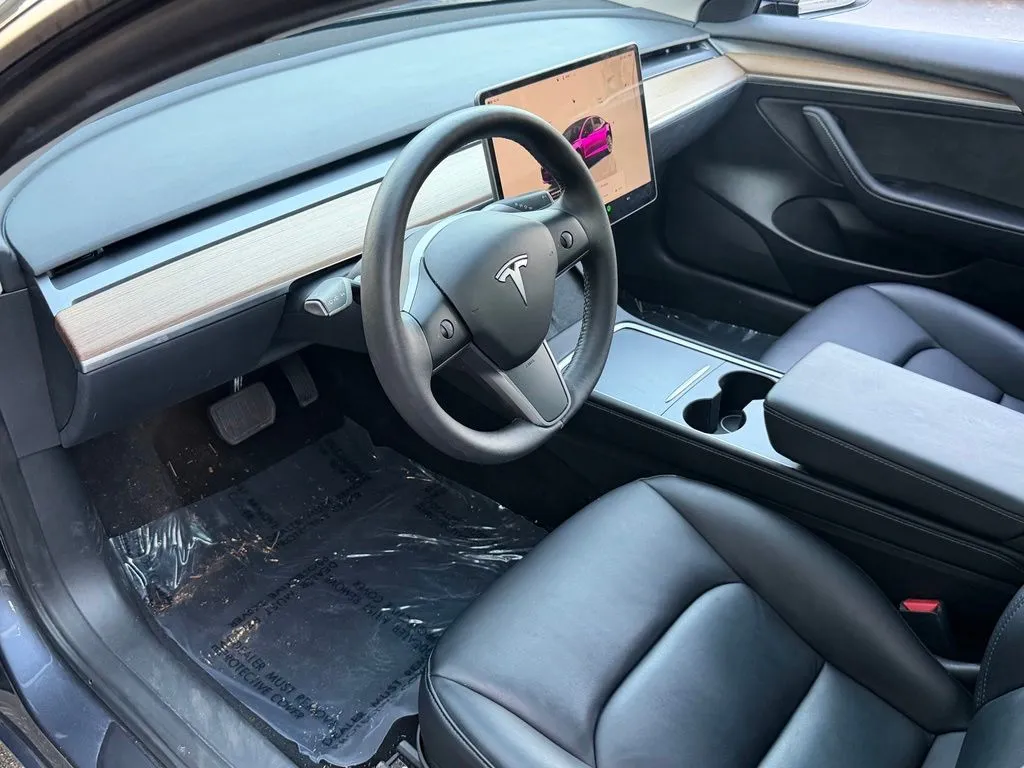 Tesla Model 3 photo 21