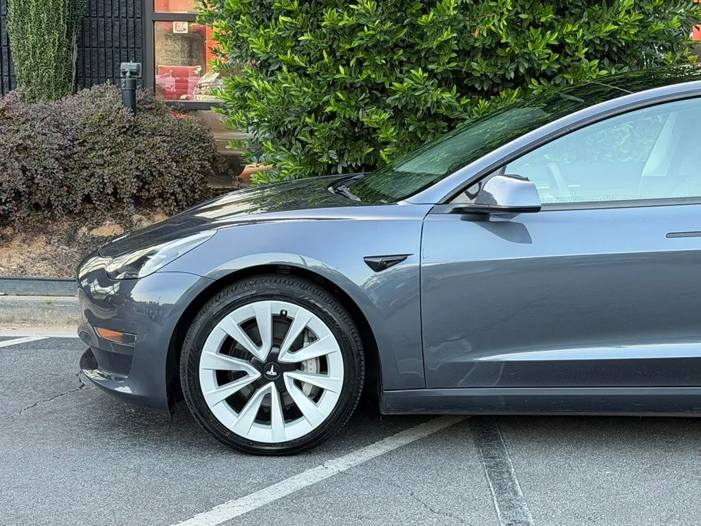 Tesla Model 3 photo 10