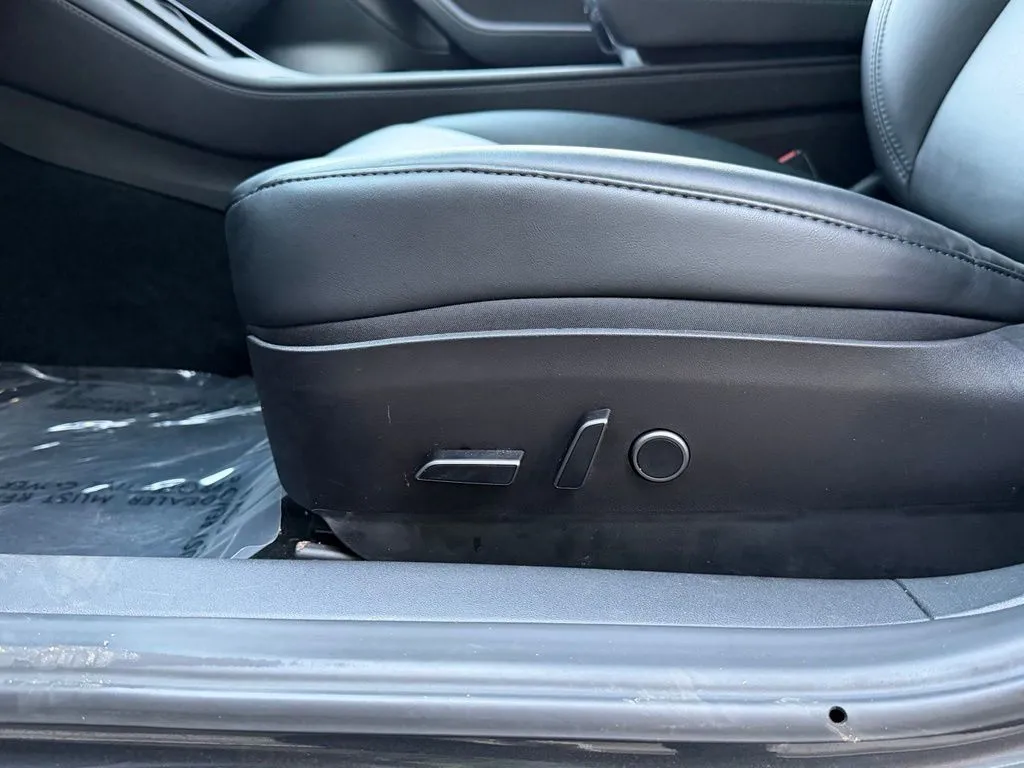 Tesla Model 3 photo 24