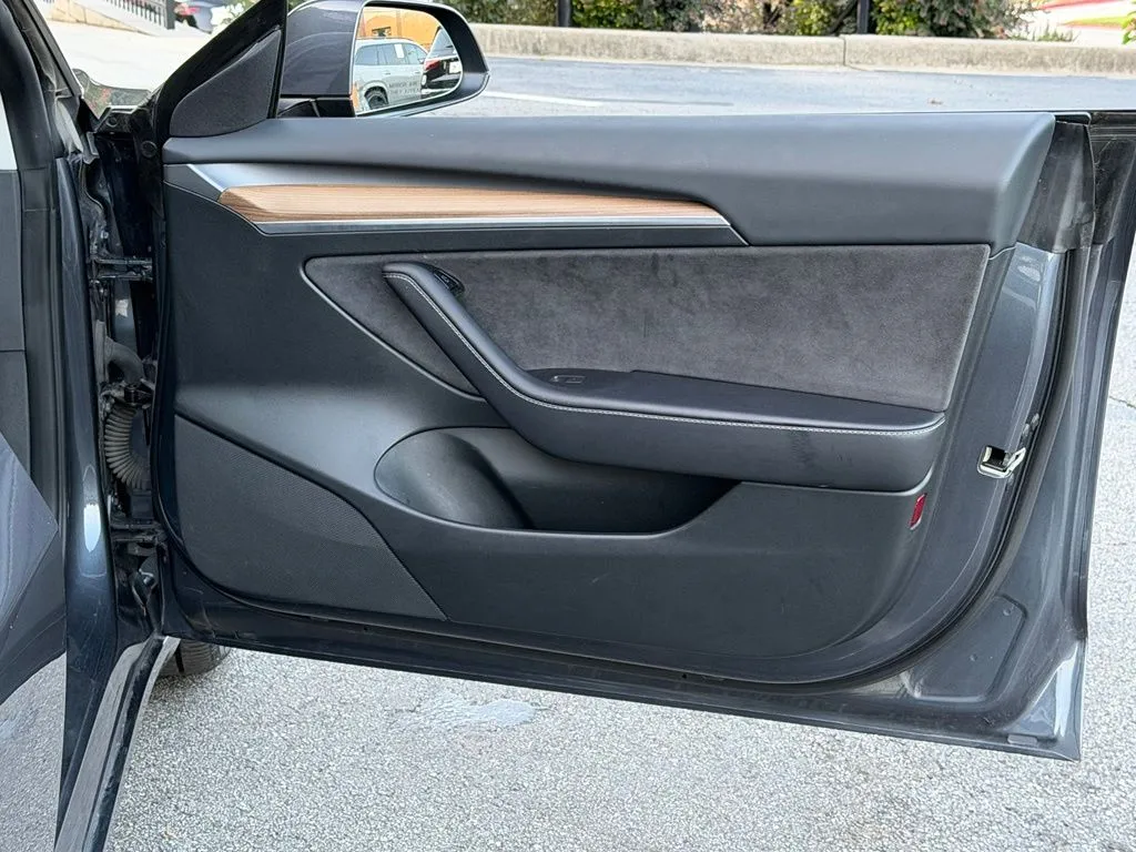Tesla Model 3 photo 32