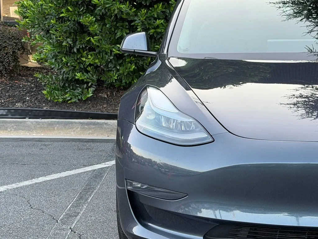 Tesla Model 3 photo 4