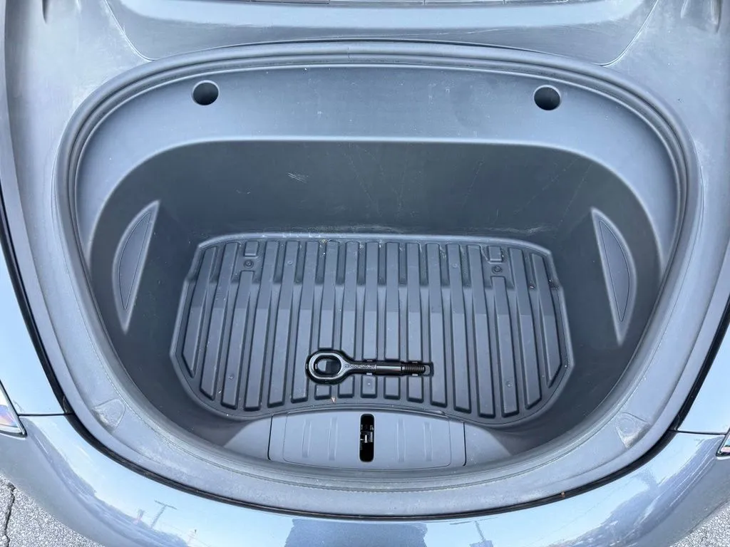 Tesla Model 3 photo 6