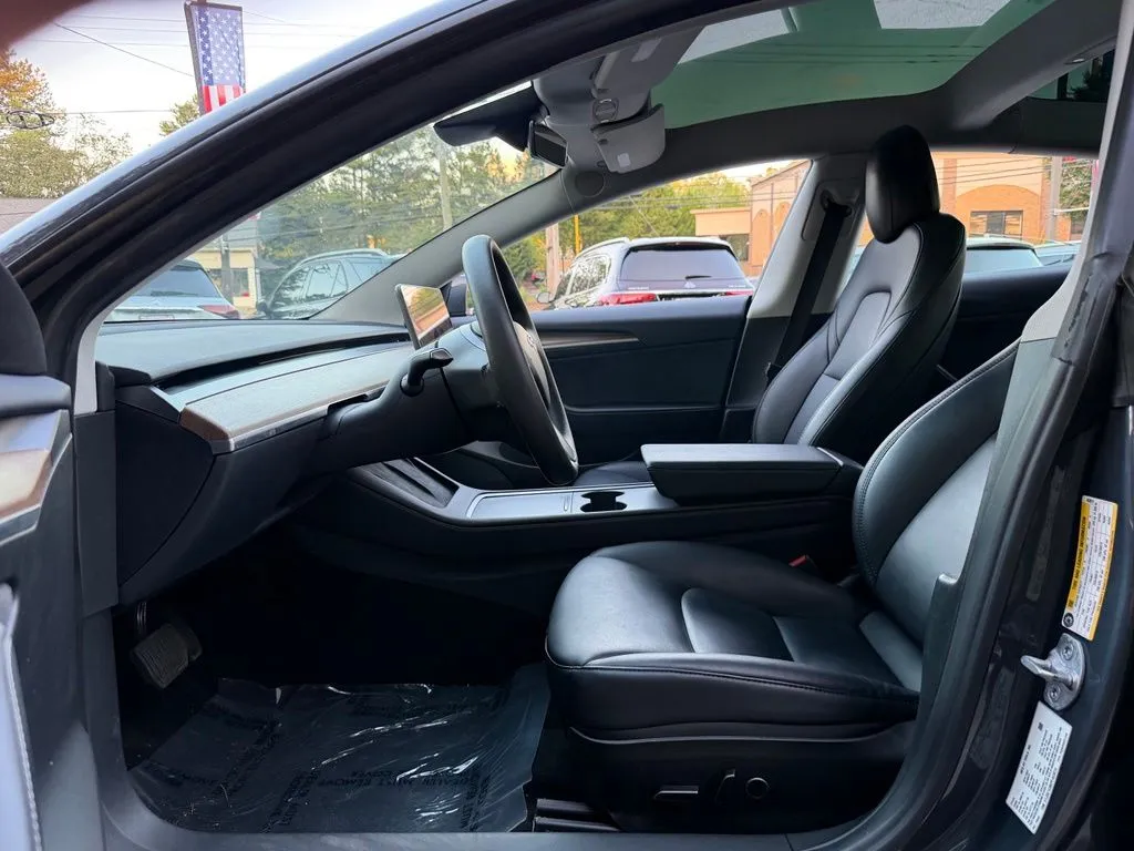 Tesla Model 3 photo 22