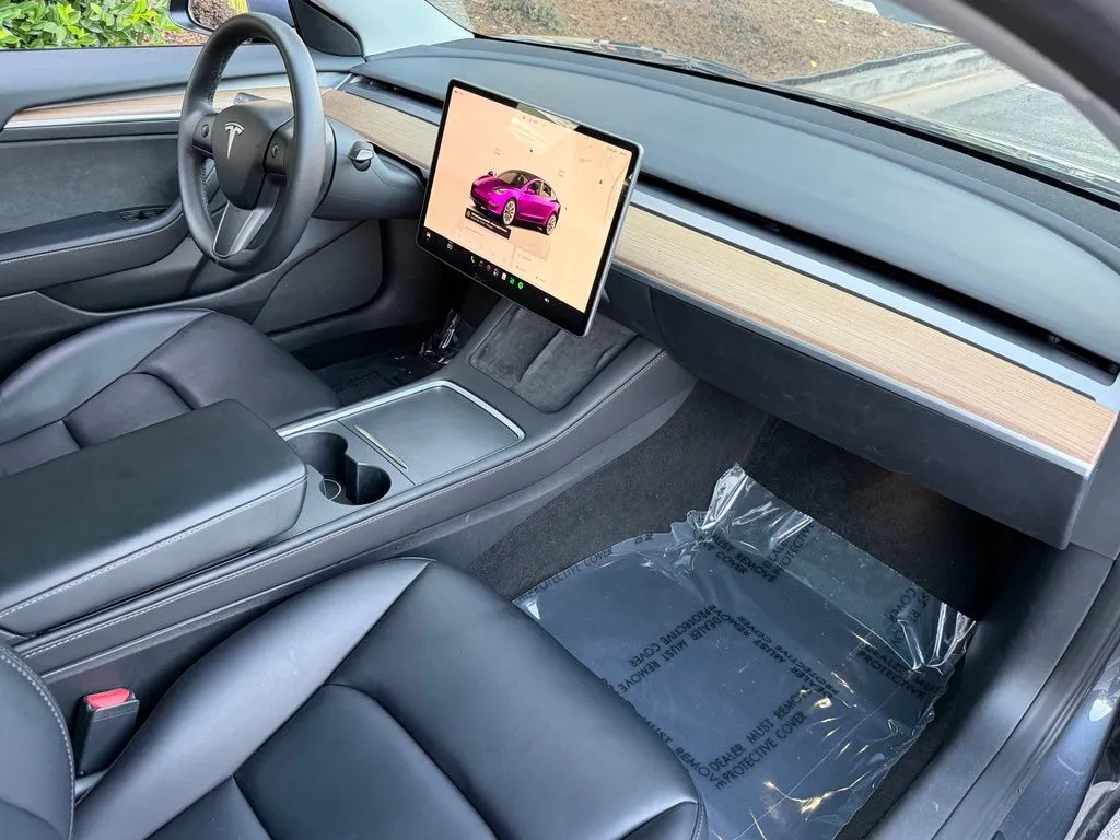 Tesla Model 3 photo 29