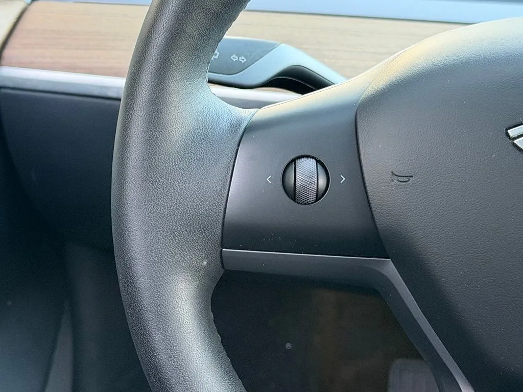 Tesla Model 3 photo 40