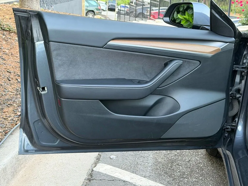 Tesla Model 3 photo 25