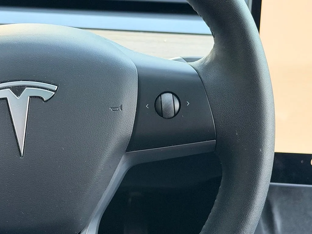 Tesla Model 3 photo 41
