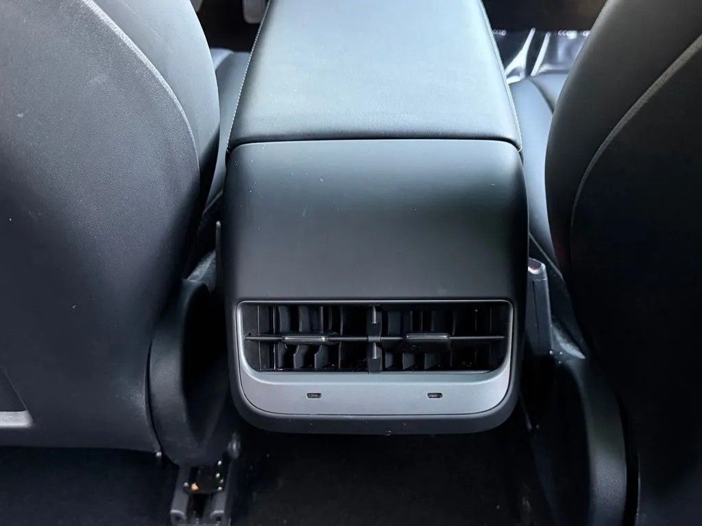 Tesla Model 3 photo 45