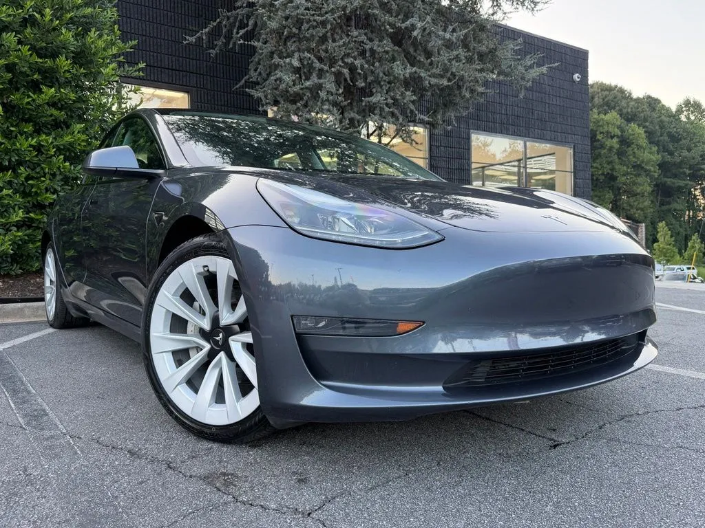 Tesla Model 3 photo 8