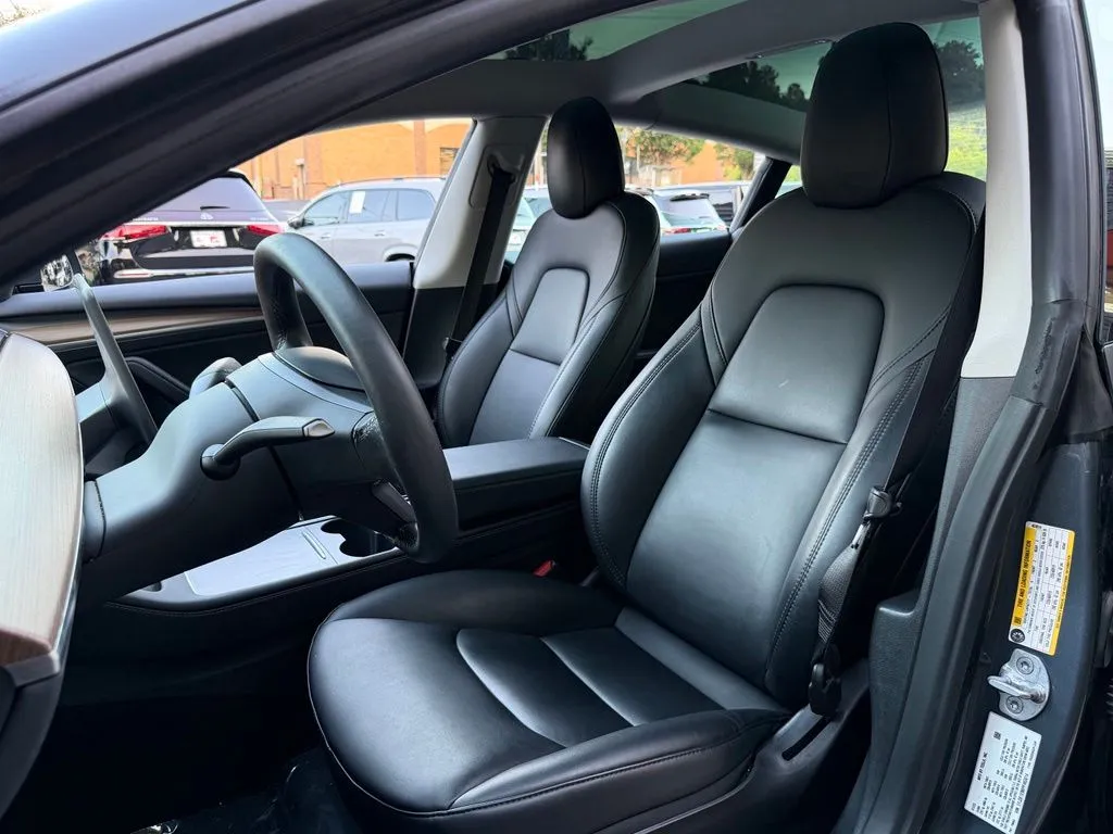 Tesla Model 3 photo 23